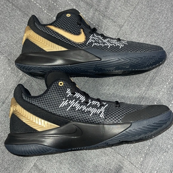 Nike KYRIE FLY TRAP ZOOM BLACK & GOLD Men’s 9.  NEVER WORN. NEW NO BOX - Picture 3 of 8
